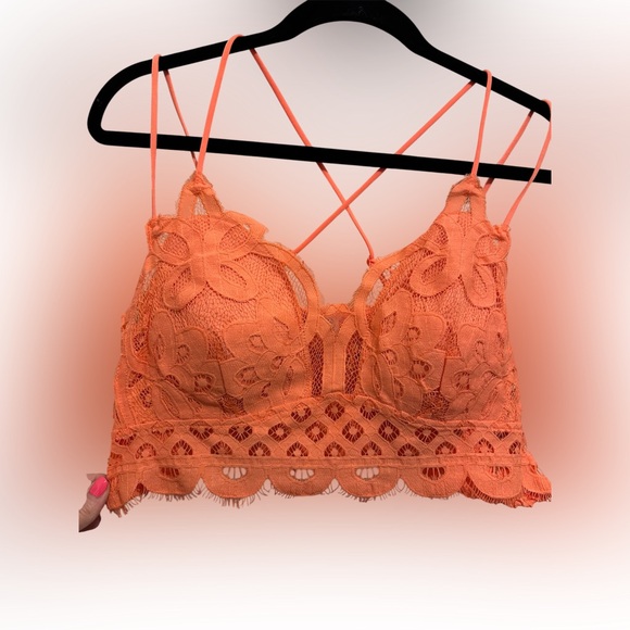 Zenana Outfitters Other - Zenana Outfitters Coral Lace Bralette Bandeau